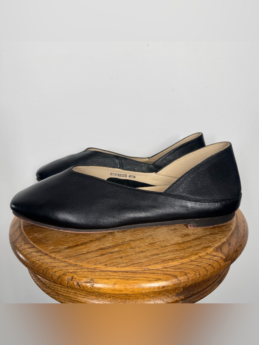 Empress Women's Black Leather Slip-On Square Toe Comfort Flats minimalist 40W 9
